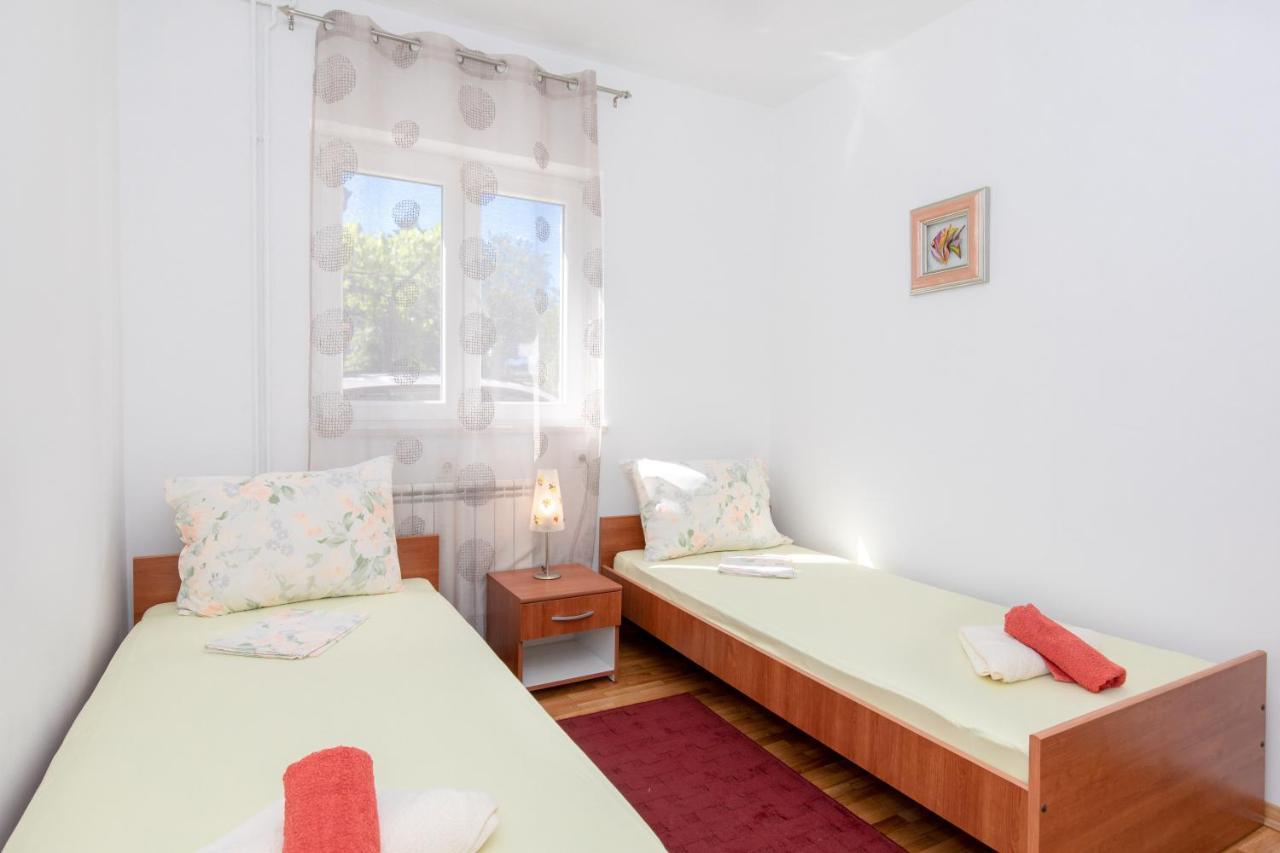 Apartment Lavanda With Beautiful Garden Krk Town Exterior foto